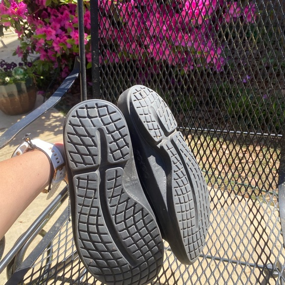 OOFOS SIZE 8 Black - Picture 4 of 4